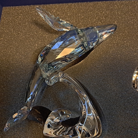 Pristine Swarovski crystal SCS 2012 Paikea whale and title plaque - Picture 2 of 10